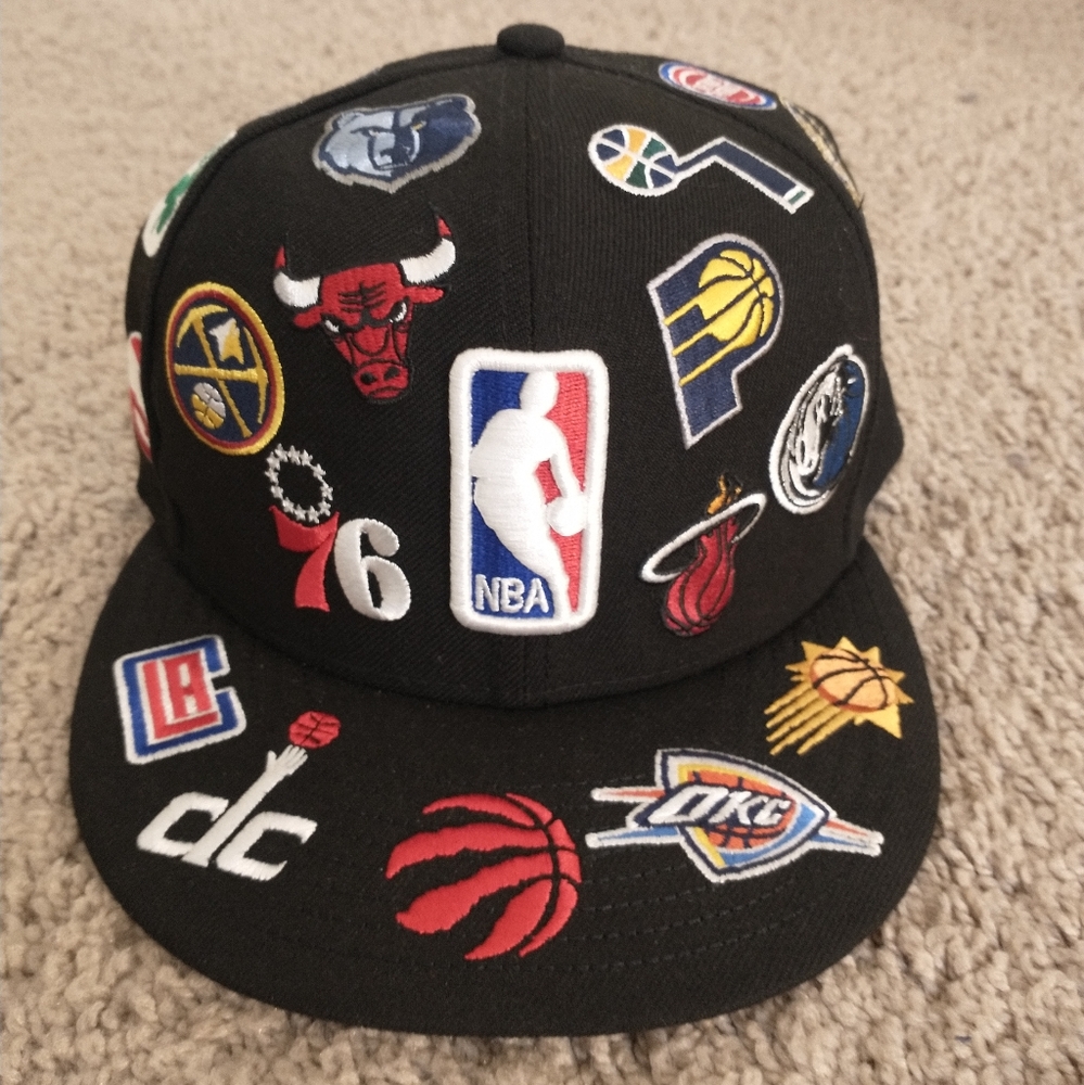 New Era 59Fifty NBA Team Logos all over size:7 1/4 color:Black/multicolor